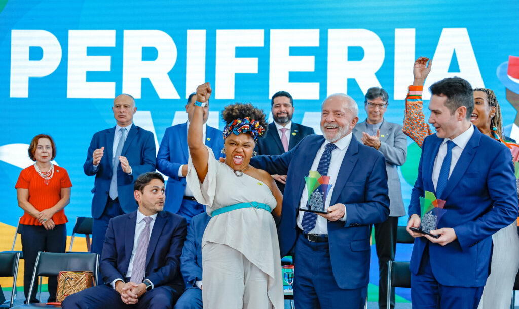 Lula anuncia maior pacote de políticas para periferias com seus 6,5 milhões de brasileiros