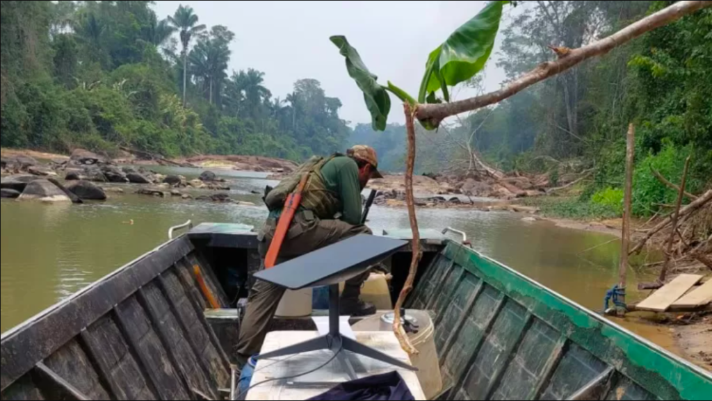 Brasil firma acordo com concorrente chinesa de Elon Musk em internet via satélite