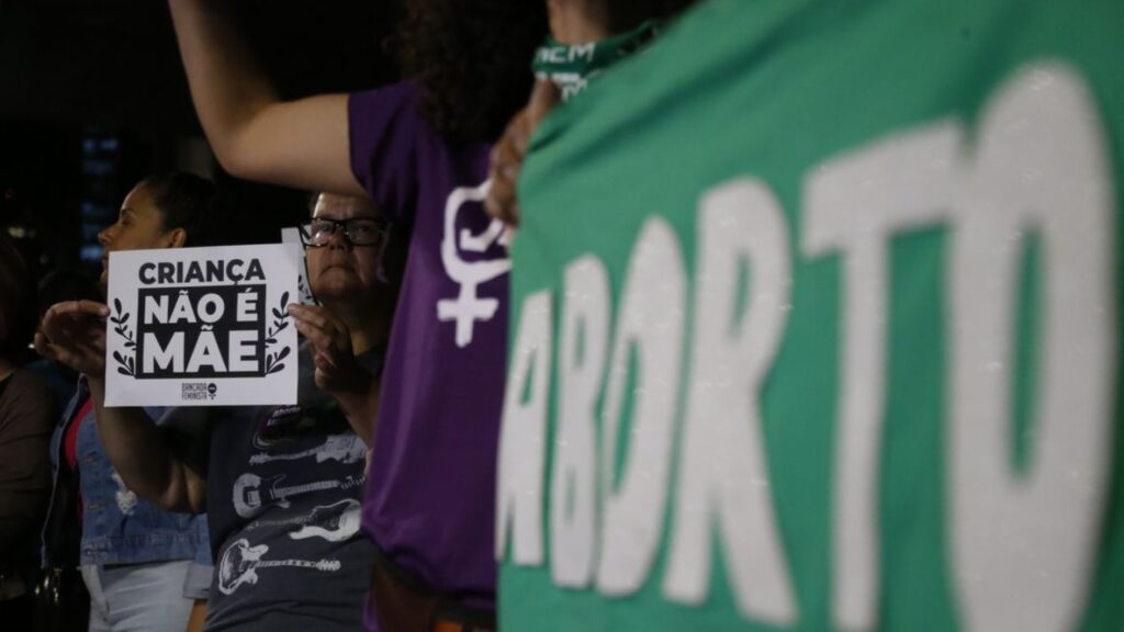 PEC aprovada em Comissão quer acabar com aborto legal e põe vidas em risco PEC aprovada em Comissão quer acabar com aborto legal e põe vidas em risco
