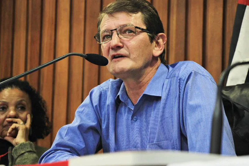 ‘Temos que falar de revolução com um sorriso nos lábios’, propõe Gilmar Mauro