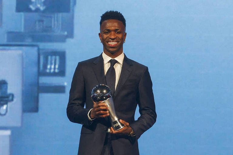 Vinicius Júnior desbanca Rodri e é eleito o melhor do mundo pela Fifa