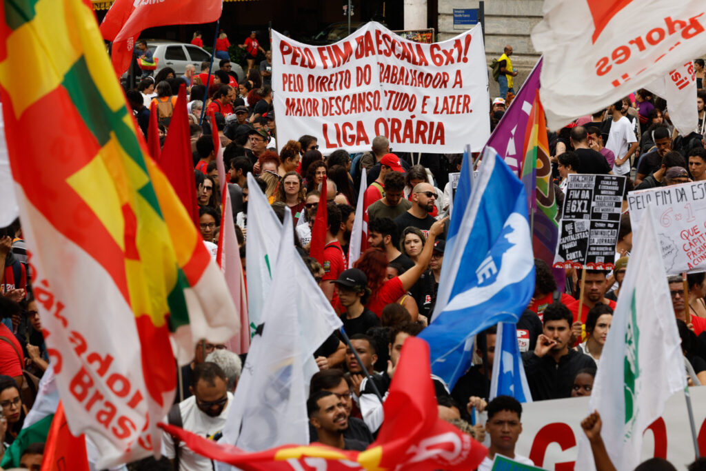 Trabalhadores reivindicam nas redes e nas ruas qualidade de vida e fim da escala 6×1 Trabalhadores reivindicam nas redes e nas ruas qualidade de vida e fim da escala 6×1