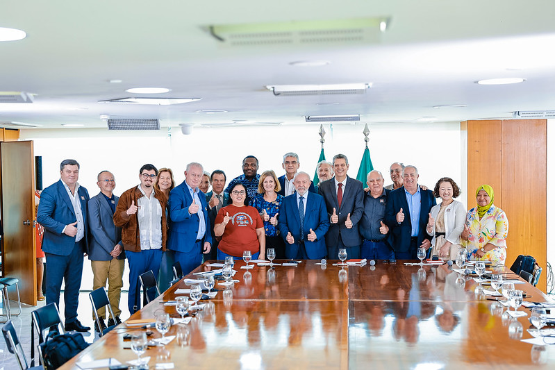 Lula recebe dirigentes da Confederação Sindical Internacional (CSI)