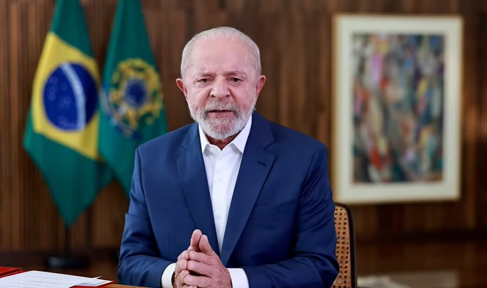 Lula é operado após sentir dores na cabeça Lula é operado após sentir dores na cabeça