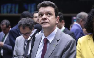 PT vota a favor da urgência para o ajuste fiscal que vai equilibrar as contas públicas e reduzir desigualdades PT vota a favor da urgência para o ajuste fiscal que vai equilibrar as contas públicas e reduzir desigualdades