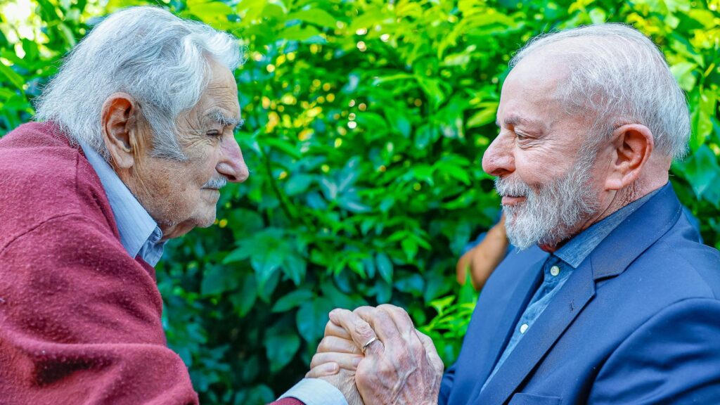 “É a pessoa mais extraordinária que conheci”, diz Lula ao homenagear Mujica “É a pessoa mais extraordinária que conheci”, diz Lula ao homenagear Mujica