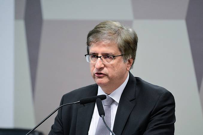 PGR defende prisão preventiva de Braga Netto para garantir a ordem pública
