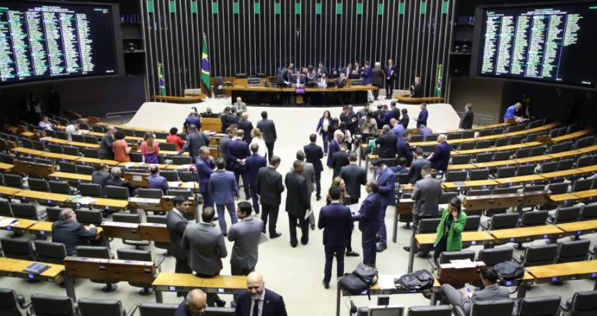 Câmara aprova projeto que cria programa para refinanciar dívidas dos estados Câmara aprova projeto que cria programa para refinanciar dívidas dos estados