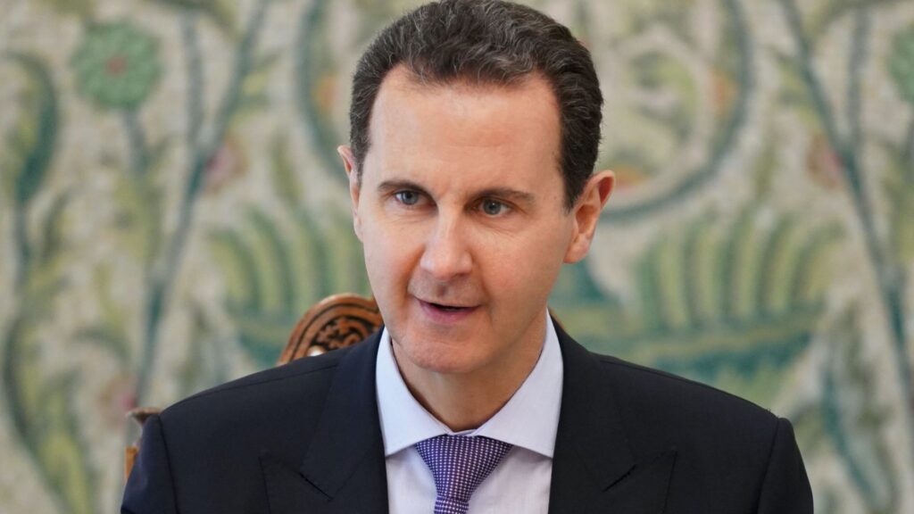 Após escalada de ataques, Bashar al-Assad renuncia a presidência e deixa a Síria Após escalada de ataques, Bashar al-Assad renuncia a presidência e deixa a Síria