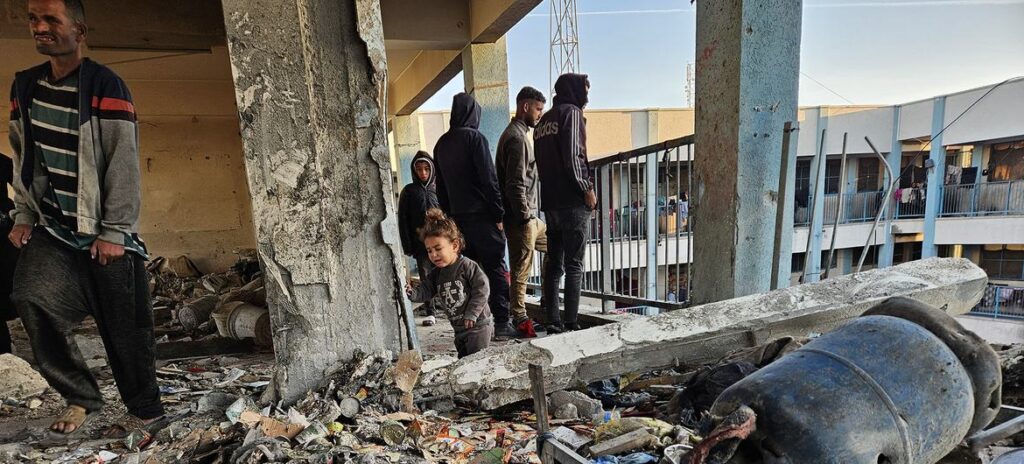 Israel bombardeia e ordena fechamento de hospital em Gaza com 400 civis