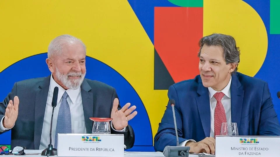 Lula venceria todos os expoentes da extrema direita em 2025, diz pesquisa Lula venceria todos os expoentes da extrema direita em 2025, diz pesquisa
