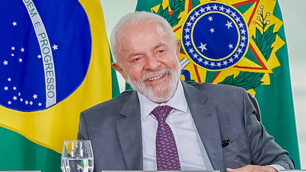 Lula é o político com melhor imagem hoje, aponta AtlasIntel/Bloomberg