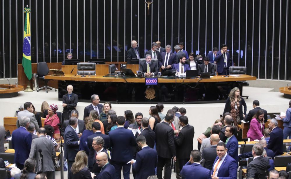 Câmara dos Deputados aprova PEC do Corte de Gastos e texto segue para o Senado