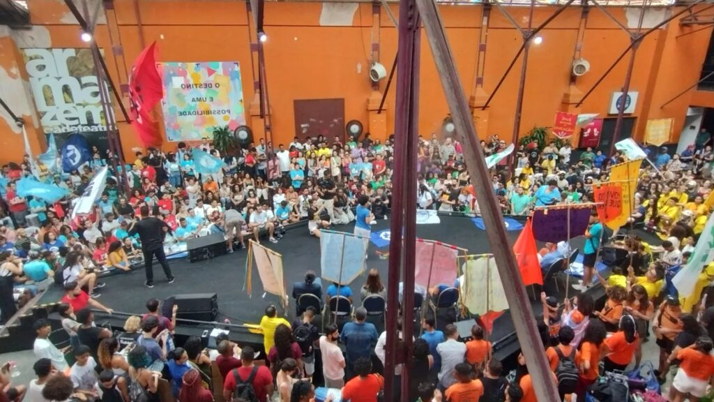 Bienal da UNE terá shows da Nação Zumbi e Duda Beat