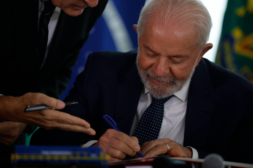 Lula lidera cenários para 2026 e supera todos os nomes da direita em 2º turno