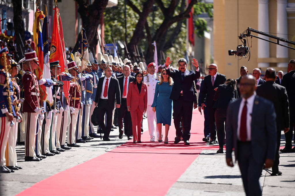 Maduro assume novo mandato e reafirma poder popular contra o imperialismo