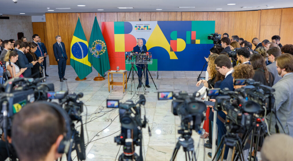 Lula reforça defesa da democracia e rebate ameaças de Trump