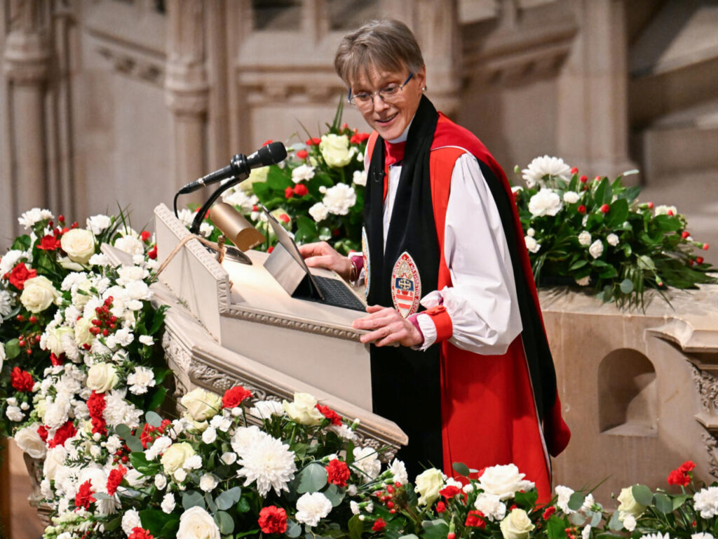 Bispa de Washington constrange Trump