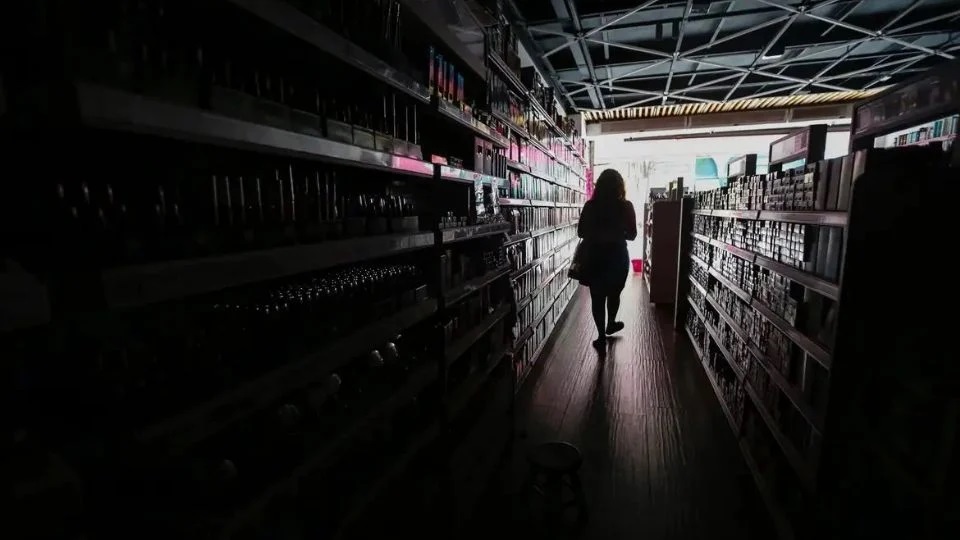 Procon-SP volta a notificar a Enel por interrupção de energia elétrica