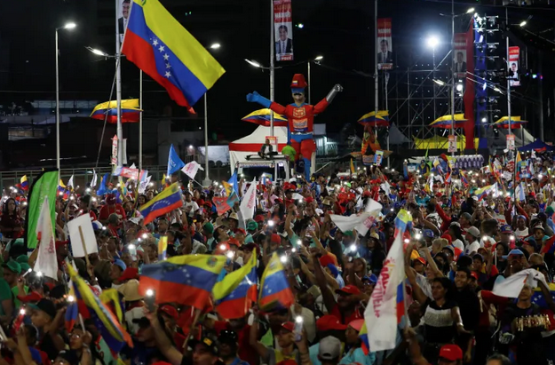 Sob o olhar do chavismo, a Venezuela segue vencendo
