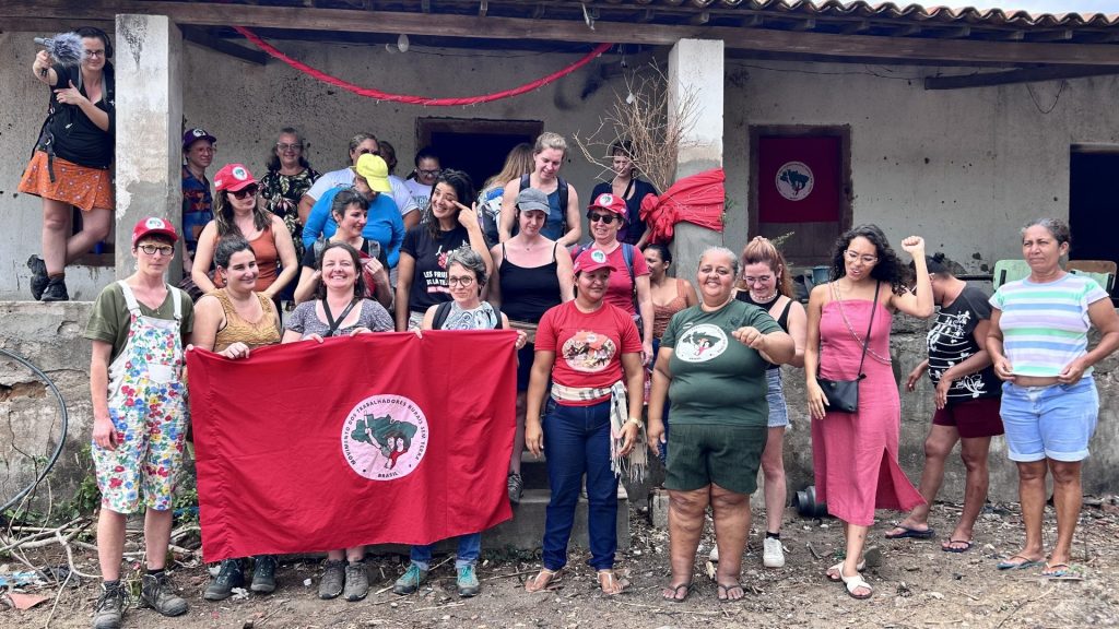Grupo de mulheres camponesas da França participam de intercâmbio com MST em PE