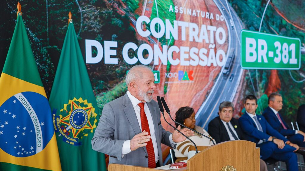 Lula anuncia investimentos de R$ 10 bi para mudar história de “Rodovia da Morte” em MG