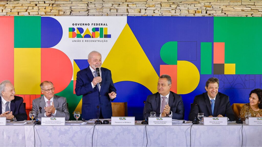 Lula diz que governo deve agir para pôr comida barata na mesa do trabalhador