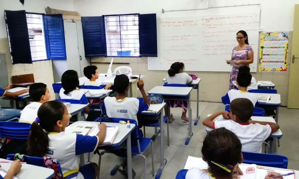 Brasil ainda luta para reverter os impactos da pandemia na educação