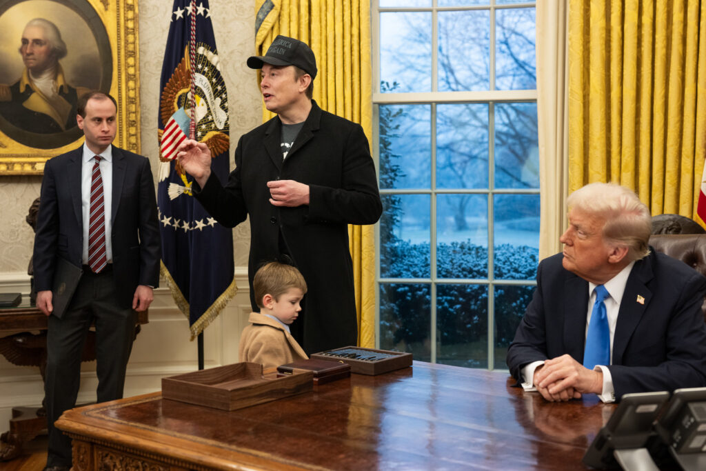 EUA: Trump assina decreto para demissões em massa do governo EUA: Trump assina decreto para demissões em massa do governo