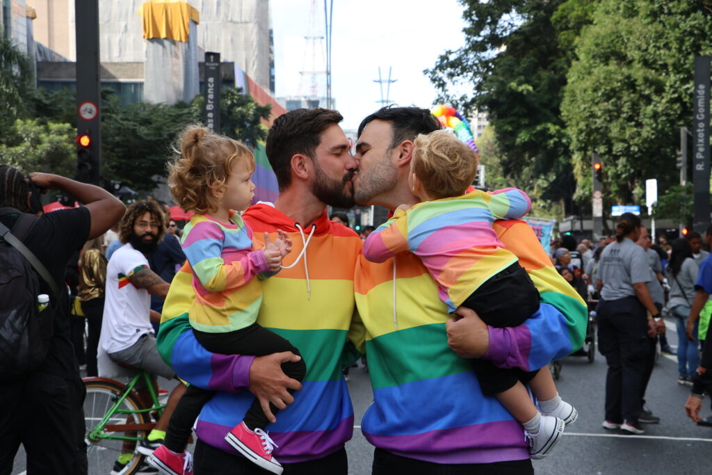74% dos brasileiros reconhecem preconceito contra LGBT+, aponta pesquisa