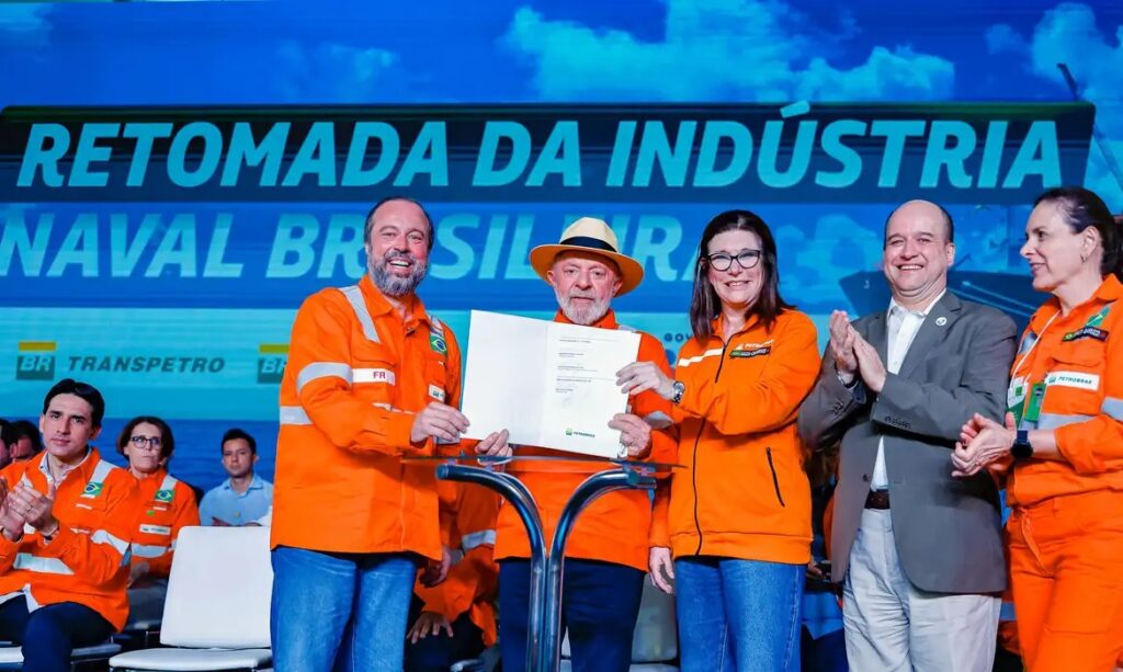 Lula defende venda direta de diesel e critica privatizações