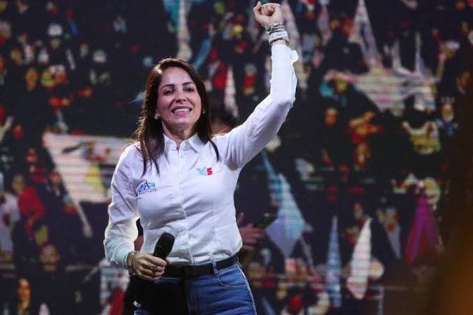 Contra previsões, Luisa González avança e disputará segundo turno no Equador