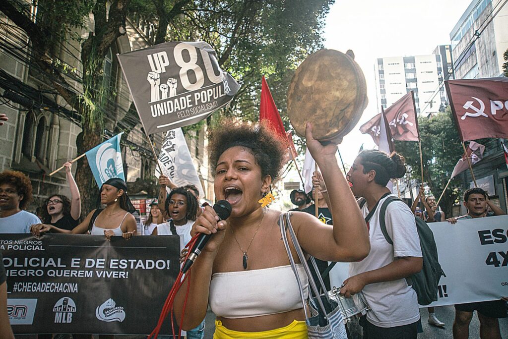 “A única coisa que eu quero é justiça, porque a Polícia matou um inocente!”