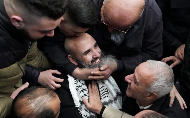 Após semana tensa, Hamas e Israel mantêm trégua e trocam prisioneiros Após semana tensa, Hamas e Israel mantêm trégua e trocam prisioneiros