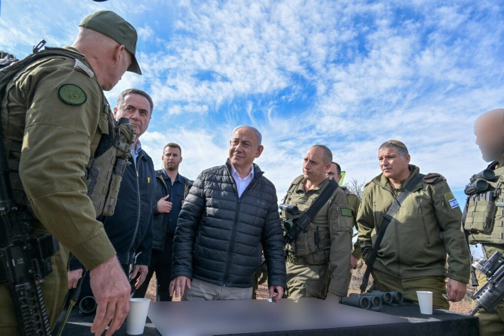 Novo governo da Síria exige retirada da ‘infiltração israelense’ de seu território; população vai às ruas Novo governo da Síria exige retirada da ‘infiltração israelense’ de seu território; população vai às ruas