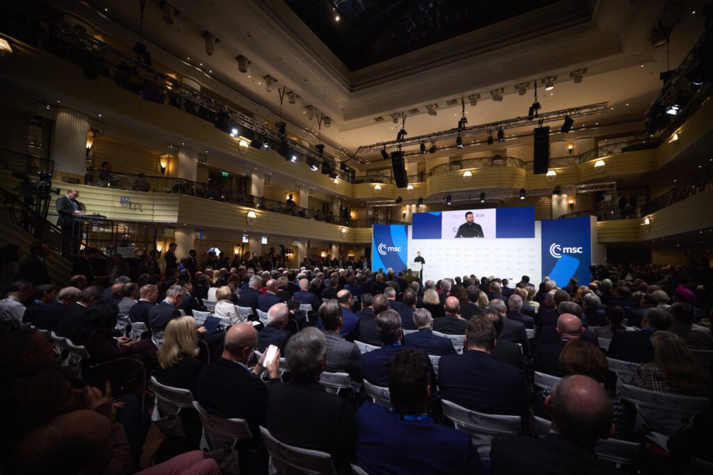 Zelensky pede ‘Exército Europeu’ contra Rússia, em meio à proximidade de Putin e Trump