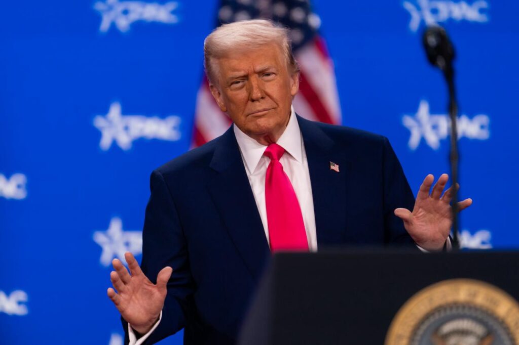 Trump encerra conferência da ultradireita reafirmando apoio a Bolsonaro e Milei