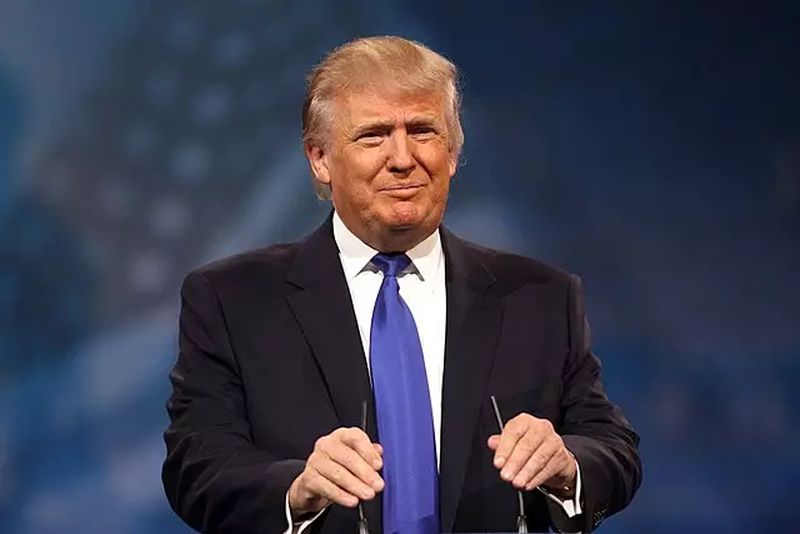 Trump impõe tarifaço de 25% contra produtos da União Europeia