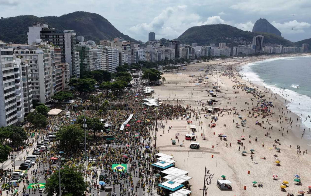 Bolsonaro em Copacabana: anatomia de um (semi)fracasso