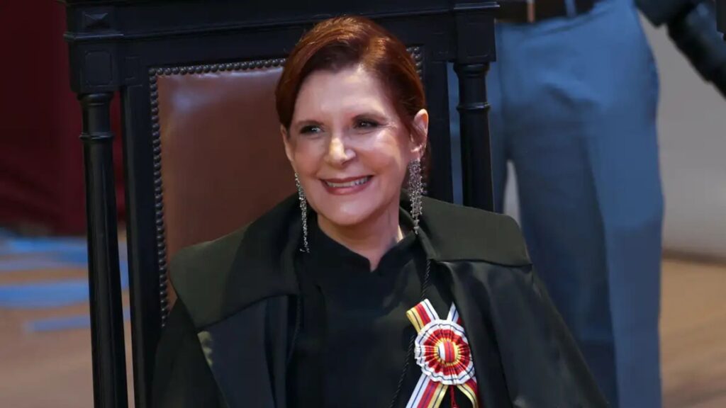 Bolsonaro pode ser julgado por crime militar, diz nova presidenta do STM