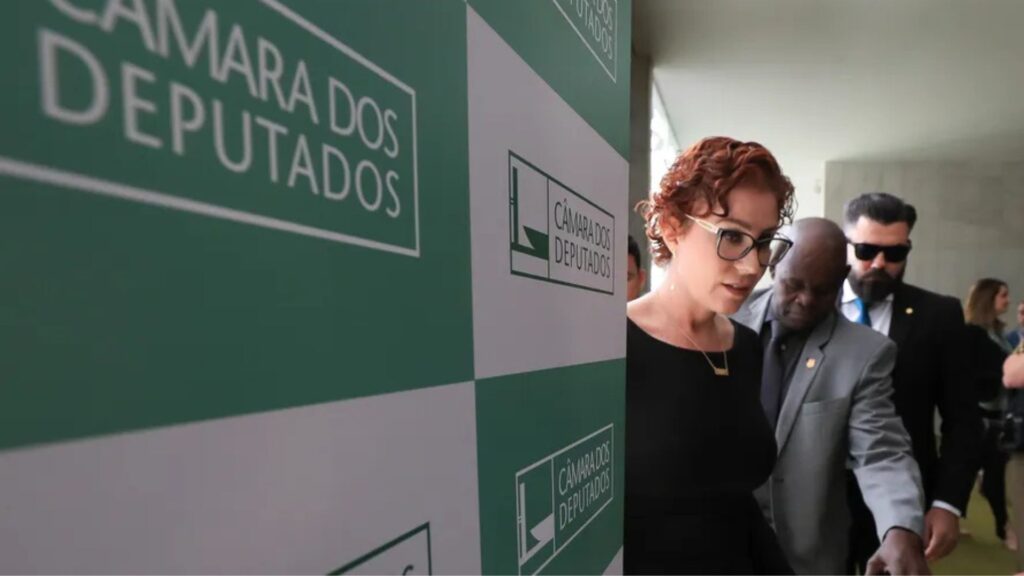 STF forma maioria para condenar e cassar mandato de Carla Zambelli STF forma maioria para condenar e cassar mandato de Carla Zambelli