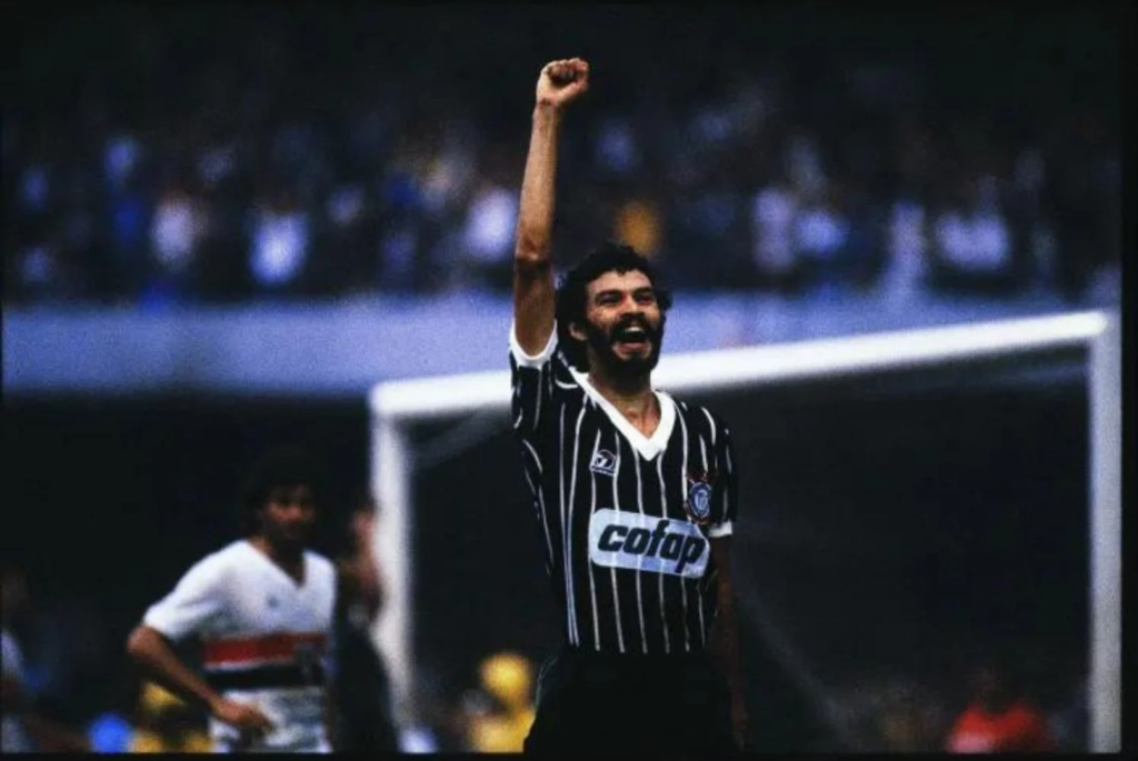Após vitória no Oscar, Walter Salles finaliza série sobre Sócrates Após vitória no Oscar, Walter Salles finaliza série sobre Sócrates