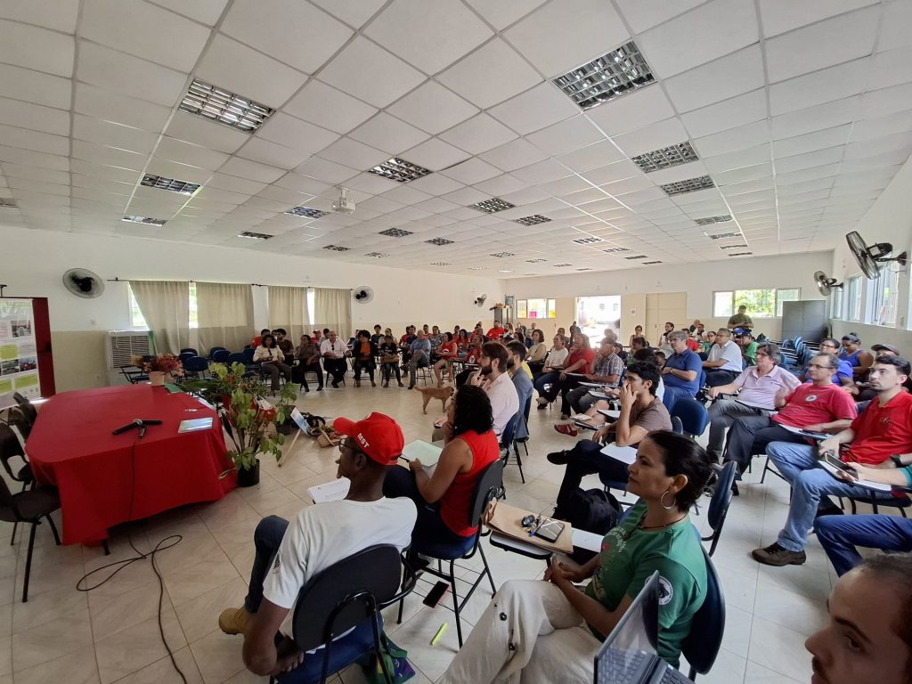 MST discute acordo para reparação do crime da Barragem de Fundão (MG)