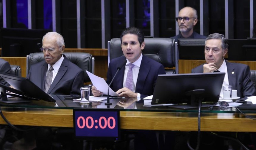 “Não existe preso político no Brasil”, diz Motta no ato da redemocratização