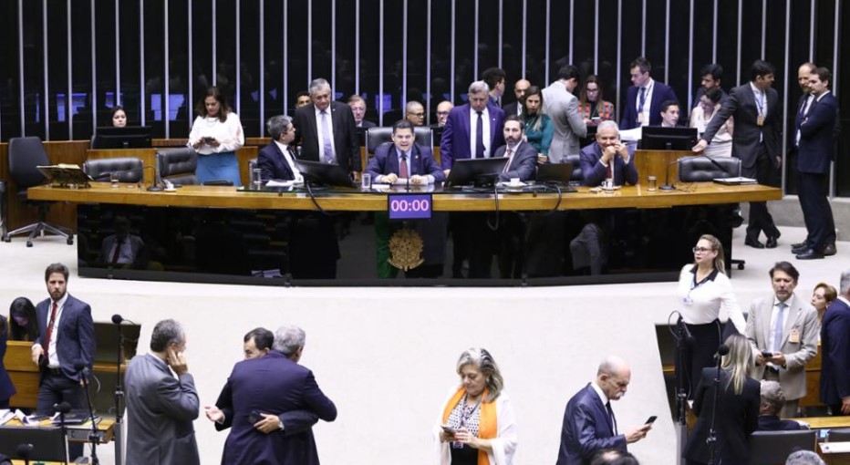 Congresso aprova orçamento com R$ 15 bilhões de superávit para 2025 Congresso aprova orçamento com R$ 15 bilhões de superávit para 2025