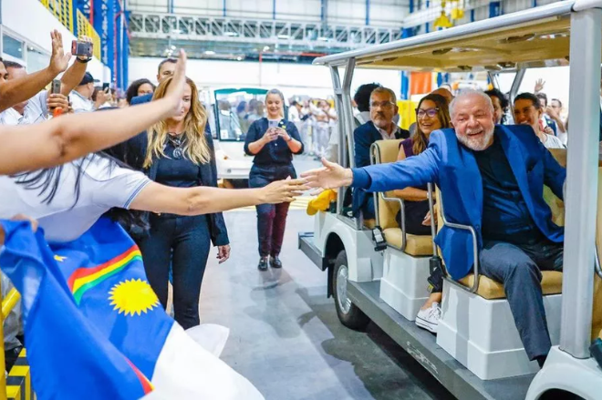 Lula visita polo da Stellantis e estreia na Gerdau em Minas Gerais