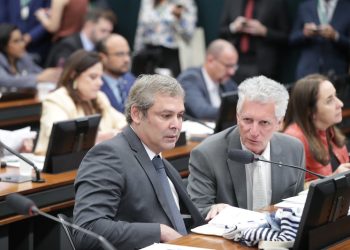Petistas solicitam a adoção de medidas cautelares para evitar fuga de Bolsonaro