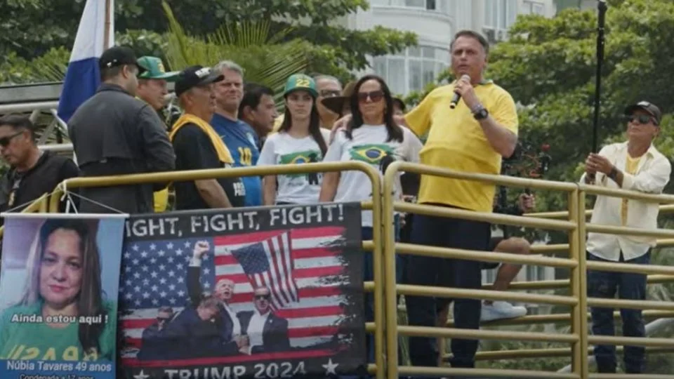 Em ato esvaziado no Rio, Bolsonaro pede anistia de golpistas do 8/1
