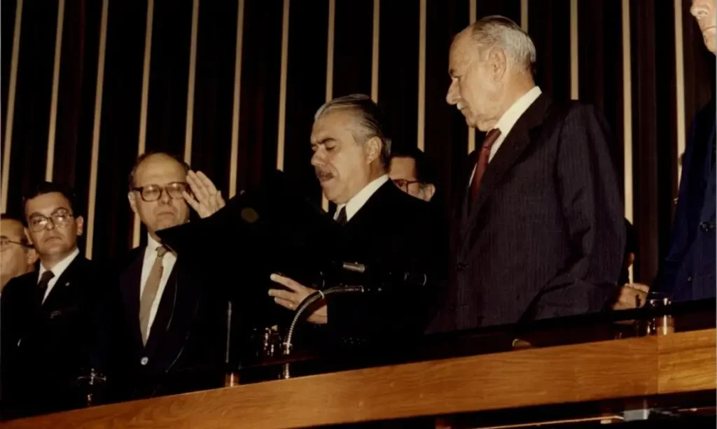 Brasil: 40 anos de redemocratização e compromisso com a democracia Brasil: 40 anos de redemocratização e compromisso com a democracia