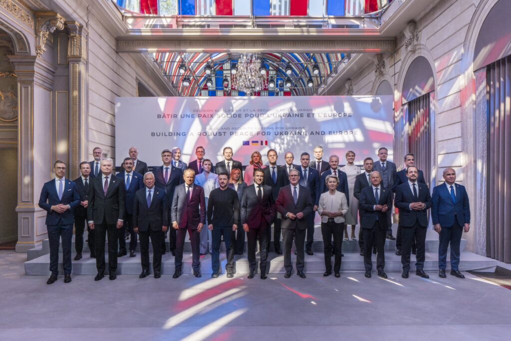Macron anuncia ‘força de garantia’ europeia na Ucrânia para o pós-guerra Macron anuncia ‘força de garantia’ europeia na Ucrânia para o pós-guerra